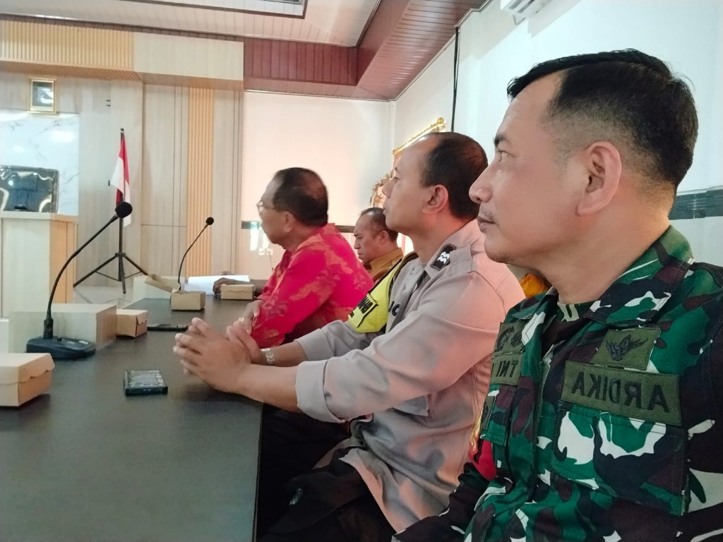 Babinsa Selat Atensi Musdesus Penetapan Rancangan Peraturan Desa Selat Tentang Pendirian Bumdes Dana Sejahtera