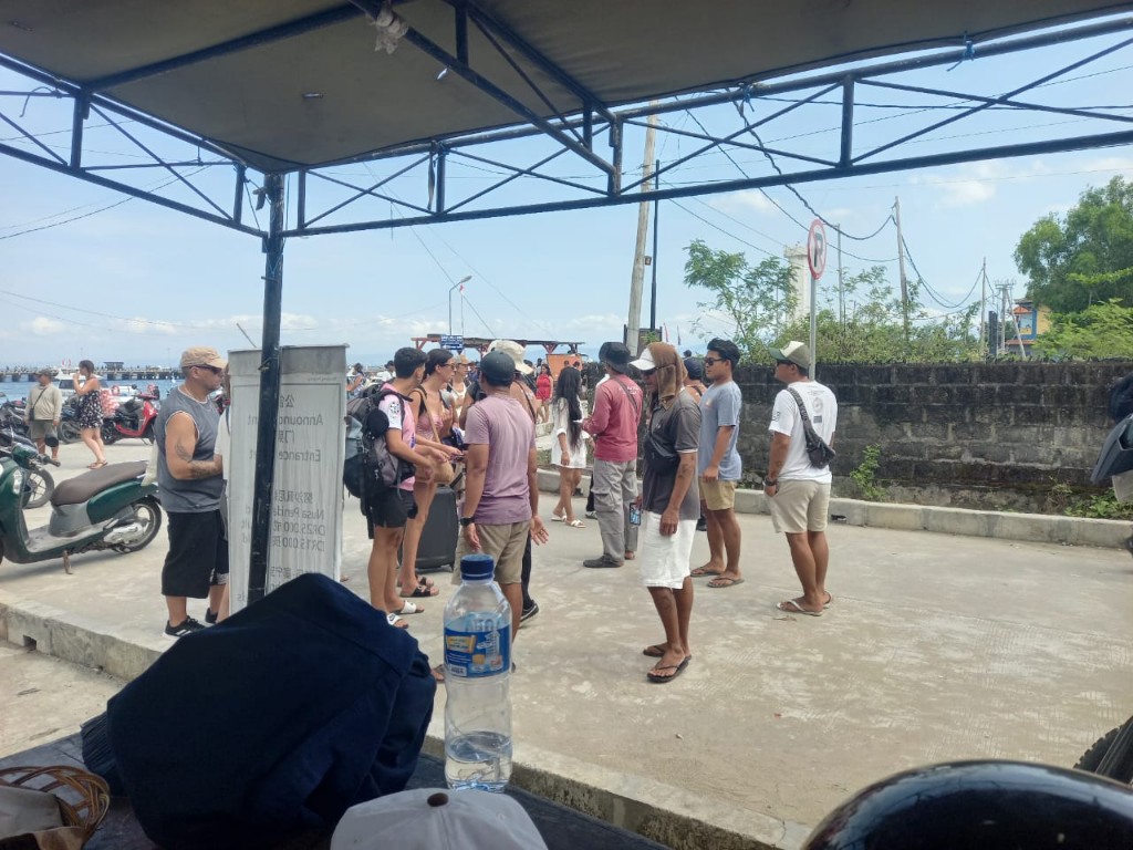 Gelar Patroli, Koramil Nusa Penida  Sasar Pelabuhan Sebagai Satu Satunya Akses Keluar Masuk