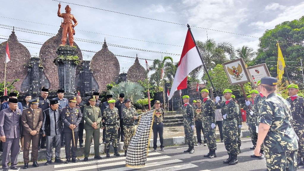 Bangli Terima Pataka I Gusti Ngurah Rai di Alun-alun Bangli. 