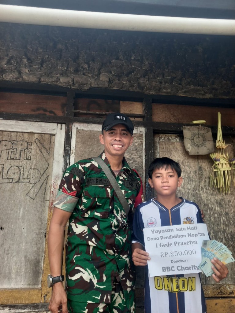 Babinsa Klumpu  Salurkan Dana Pendidikan Bagi Dua Anak Asuh  Yayasan Satu Hati Bali