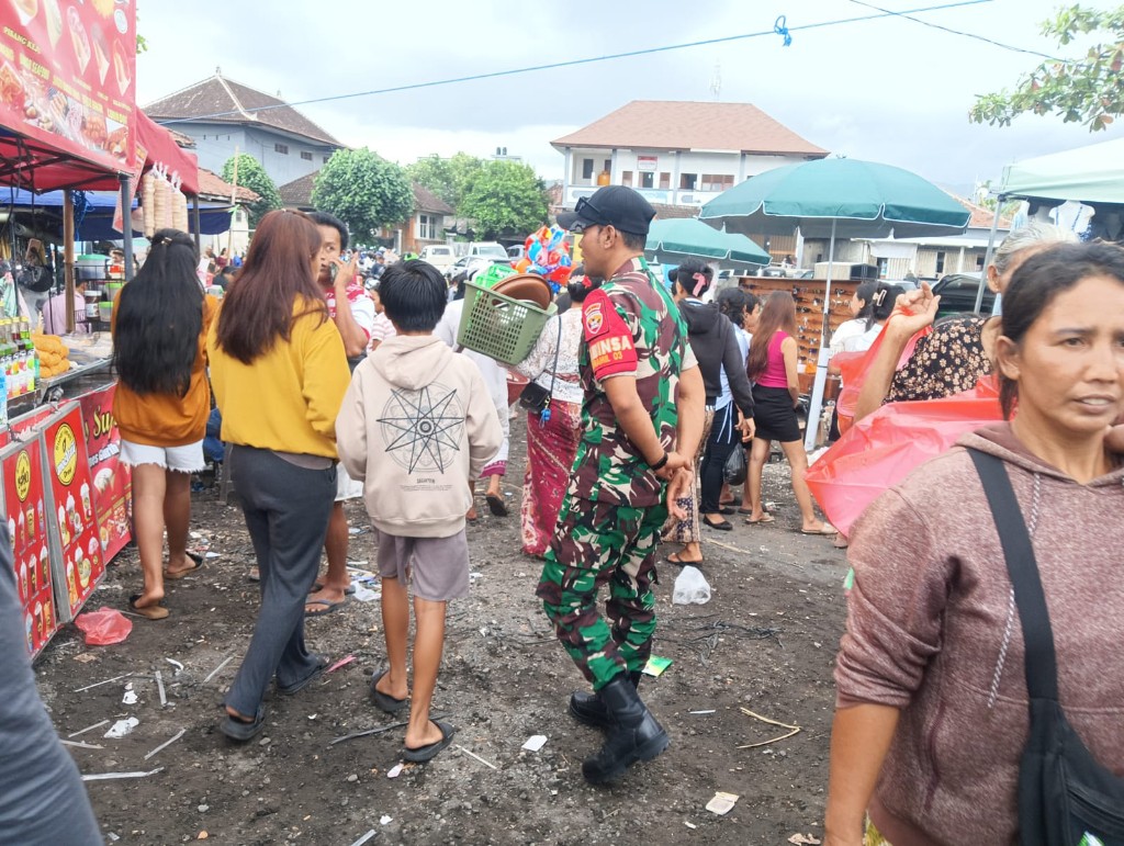 Aparat Gabungan Di Desa Kampung Kusamba Atensi Perayaan Hari Raya Kuningan Di Pantai Kampung Kusamba