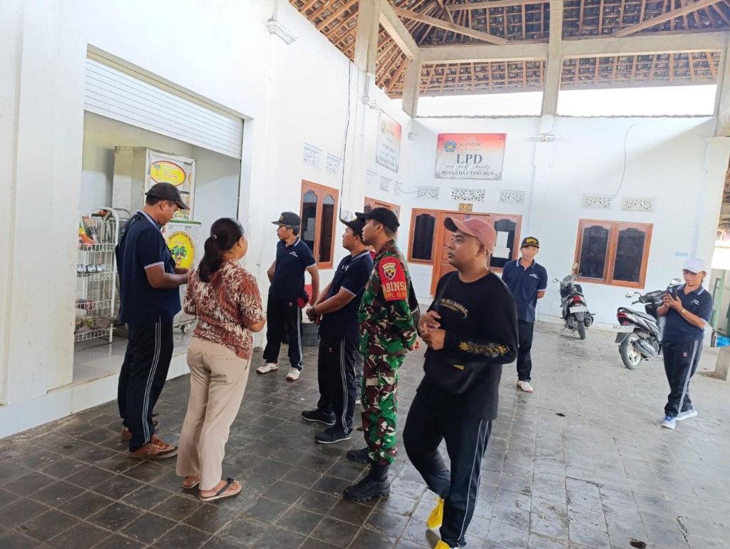 Babinsa Timuhun Dampingi Monitoring Dan Evaluasi Kinerja Pemerintah Desa Timuhun Tahap II