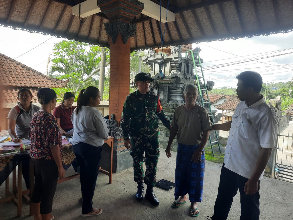 Babinsa Manduang Dampingi Posyandu ILP, Wujudkan Kesehatan Masyarakat Yang Optimal