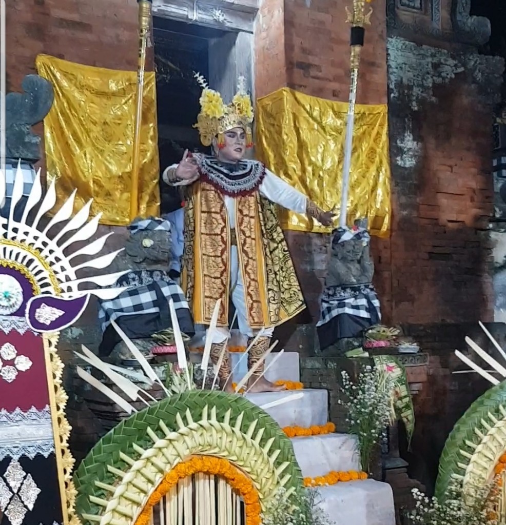 Sesuhunan Pura Dalem Pemuteran napak pertiwi perdana.Aneh Hujan langsung Berhenti 