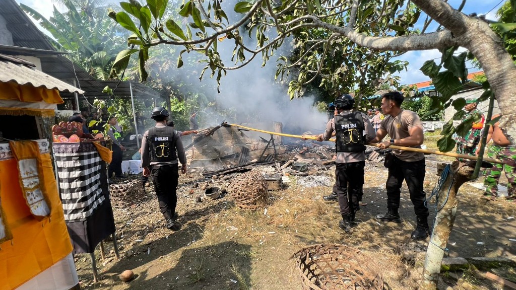 Sasih kaulu Klungkung dilanda kebakaran  Rumah di Jungutbatu...