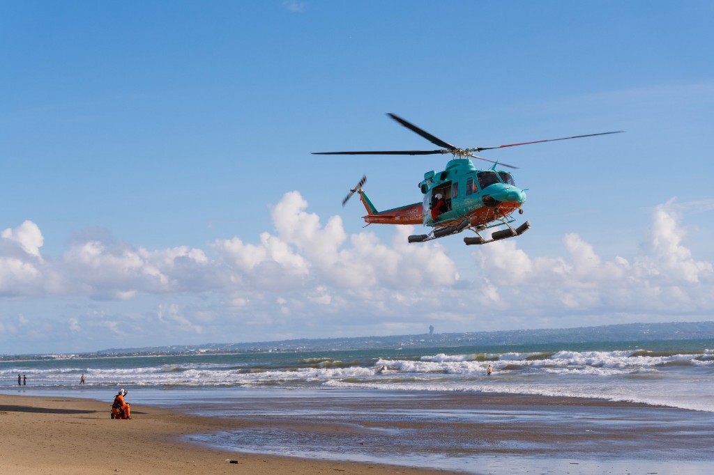 FINNS BEACH CLUB RESMIKAN HELIKOPTER SAR, SGI V BASARNAS BALI KOLABORASI MISI KEMANUSIAAN
