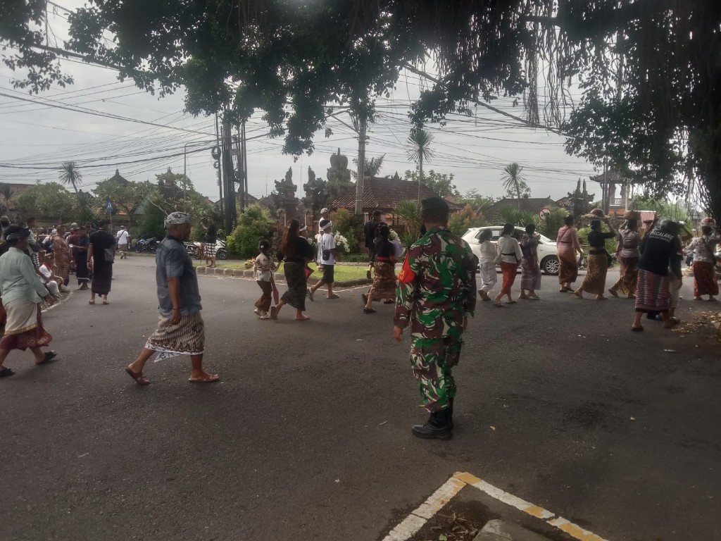 Tiga Pilar Di Desa Takmung Gelar Pengamanan Upacara Pengabenan