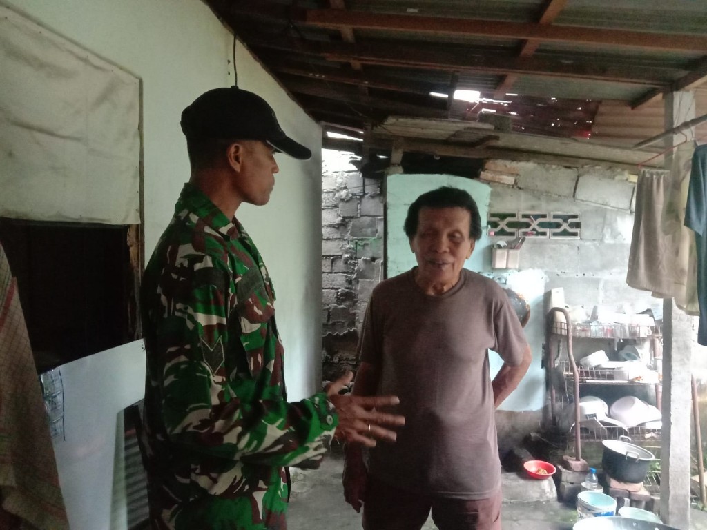 Jaga Silahturahmi, Babinsa Semarapura Kangin Komsos Bersama Purnawirawan 