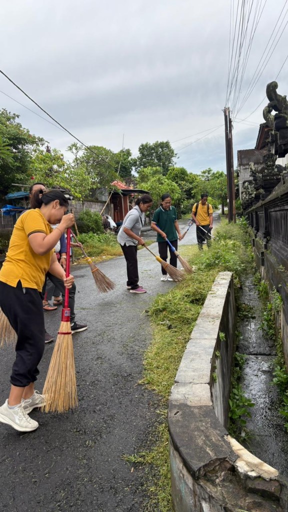 Sinergi TNI Dan Pemdes, Babinsa Sampalan Tengah Gelar Gotong Royong Bersih Lingkungan