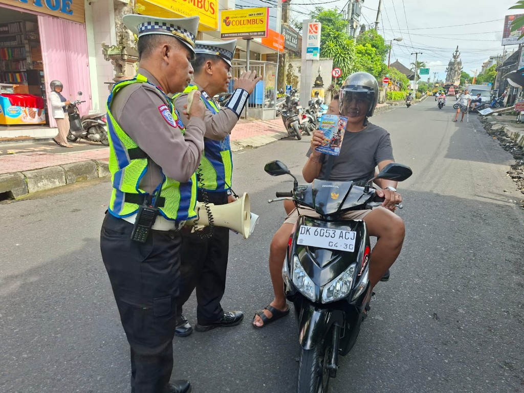 Satgas Preemtif Ops Keselamatan Agung 2026 Polres Klungkung Gelar Imbauan Tertib Lalu Lintas di Jalan Puputan