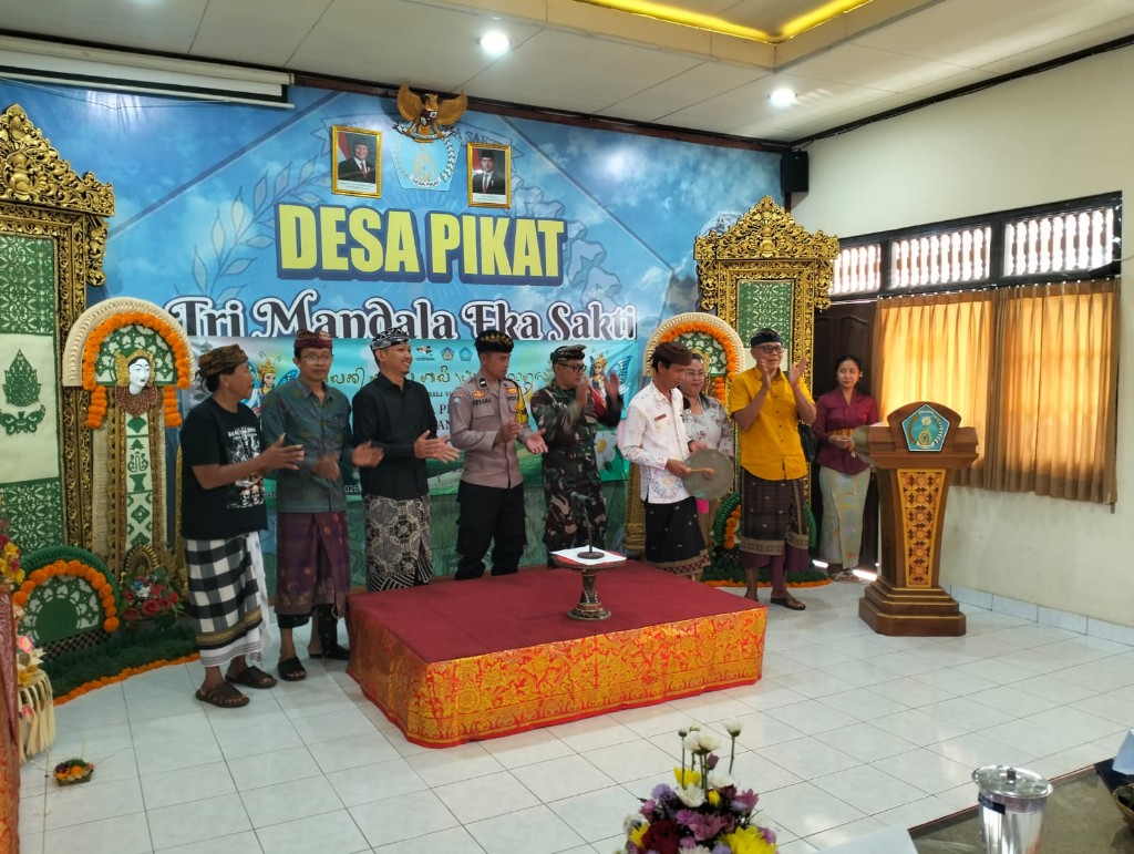 Aparat TNI Dan Polri Di Dawan Dampingi Lomba Bulan Bahasa Bali VIII Desa Pikat