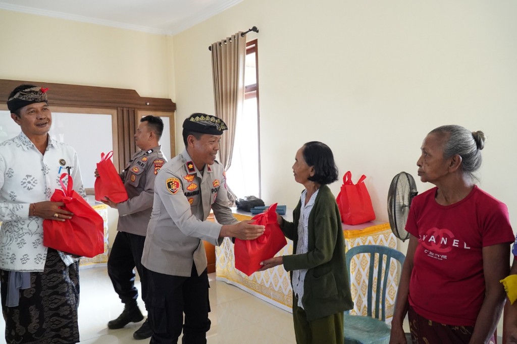 Polres Klungkung Gelar Jumat Curhat di Desa Dawan Klod.