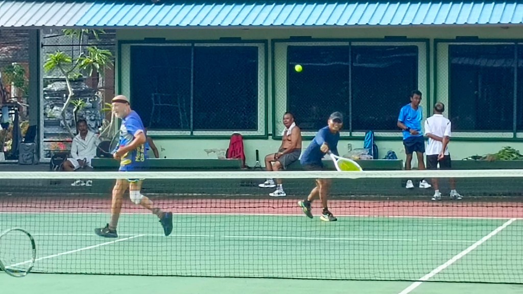 Dandim Klungkung Gelar Olahraga Bersama Pecinta Tenis Lapangan