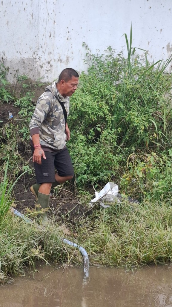 Artom, Anggota DPRD Bangli Yang Aspiratif dan Ikut Belepotan Lumpur