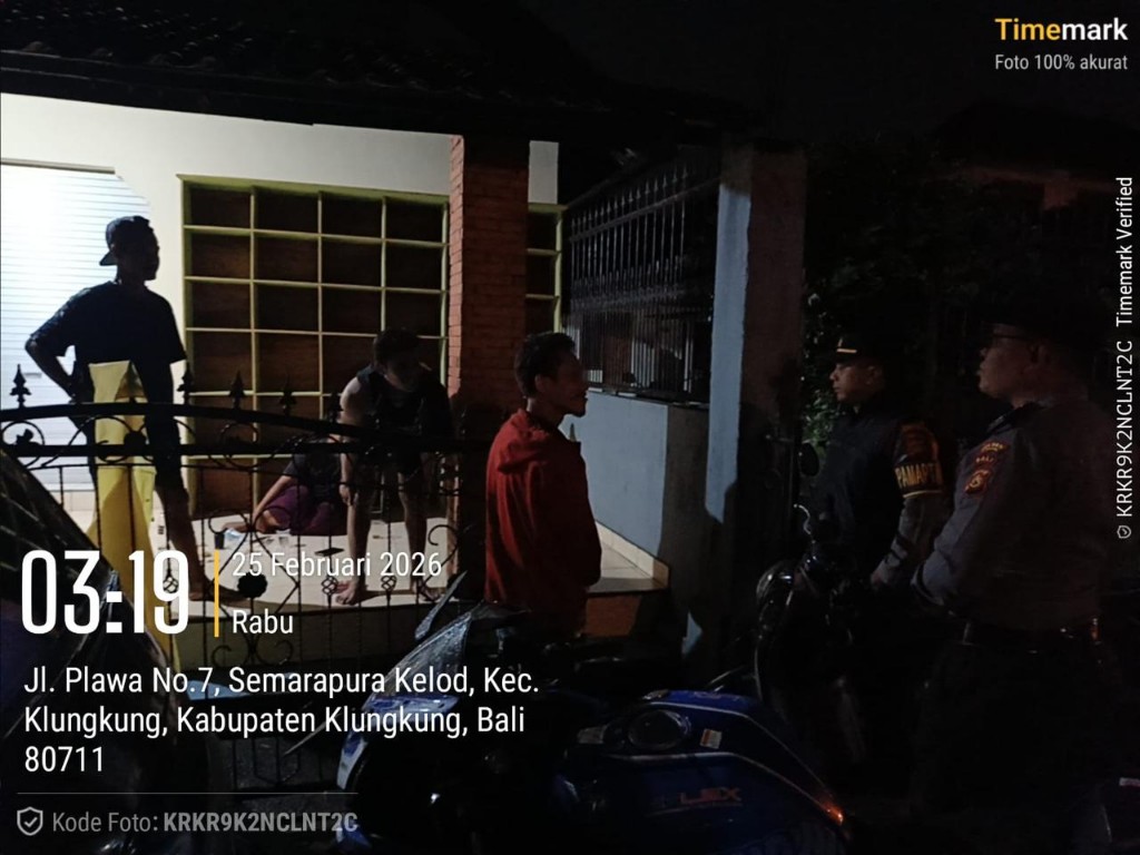 Respon Cepat Laporan Call Center 110, Personel Spkt Polres Klungkung Bubarkan Kelompok Warga Yang Mengganggu Ketertiban