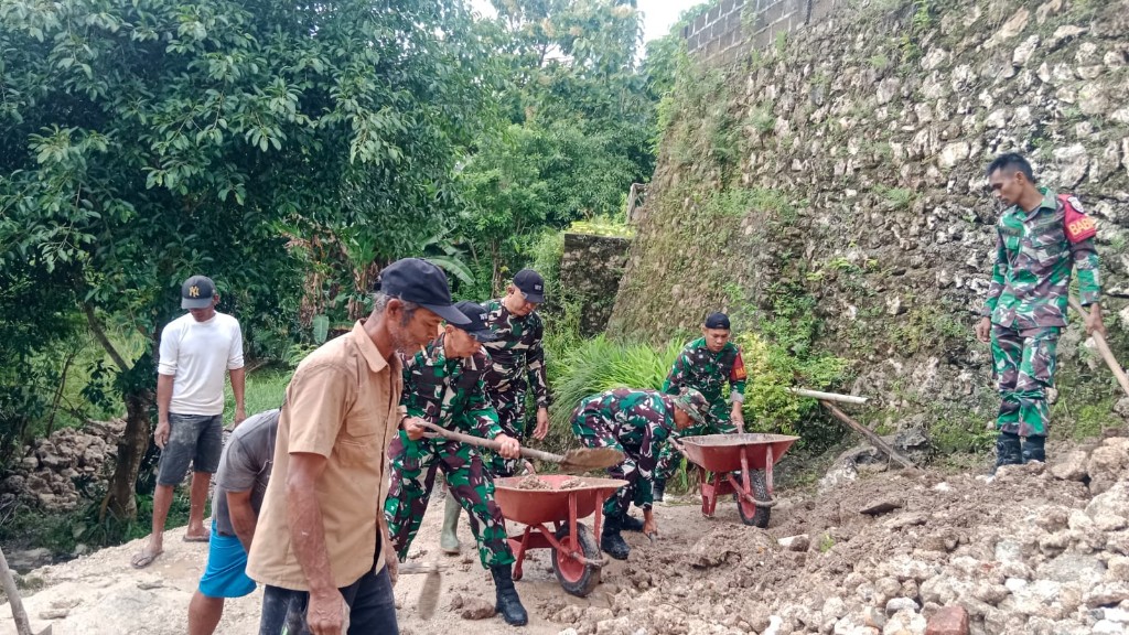 Pasca Bencana Longsor, Koramil Nusa Penida Bersinergi Gelar...