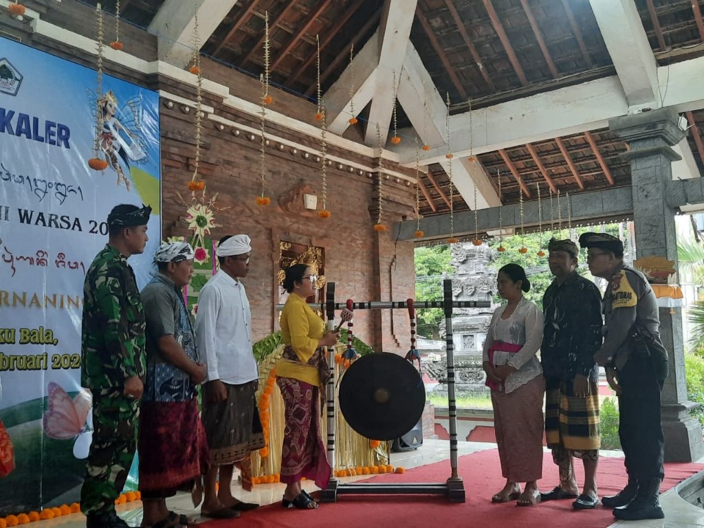 Babinsa Dawan Kaler Atensi Pelaksanaan Bulan Bahasa Bali Ke VIII 