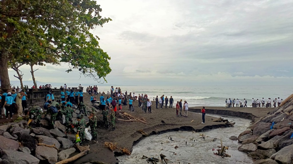 Gerakan Bali Bersih Sampah, Ribuan Personel Serbu Pantai Watu Klotok