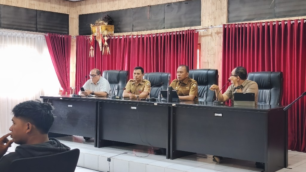 Atasi Polusi Visual, Sekda Bangli Instruksikan Penertiban Kabel provider  Semrawut 