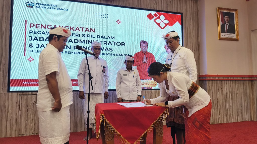 Lantik Pejabat Eselon III dan IV, Bupati Bangli Tekankan Inovasi di Tengah Keterbatasan Anggaran