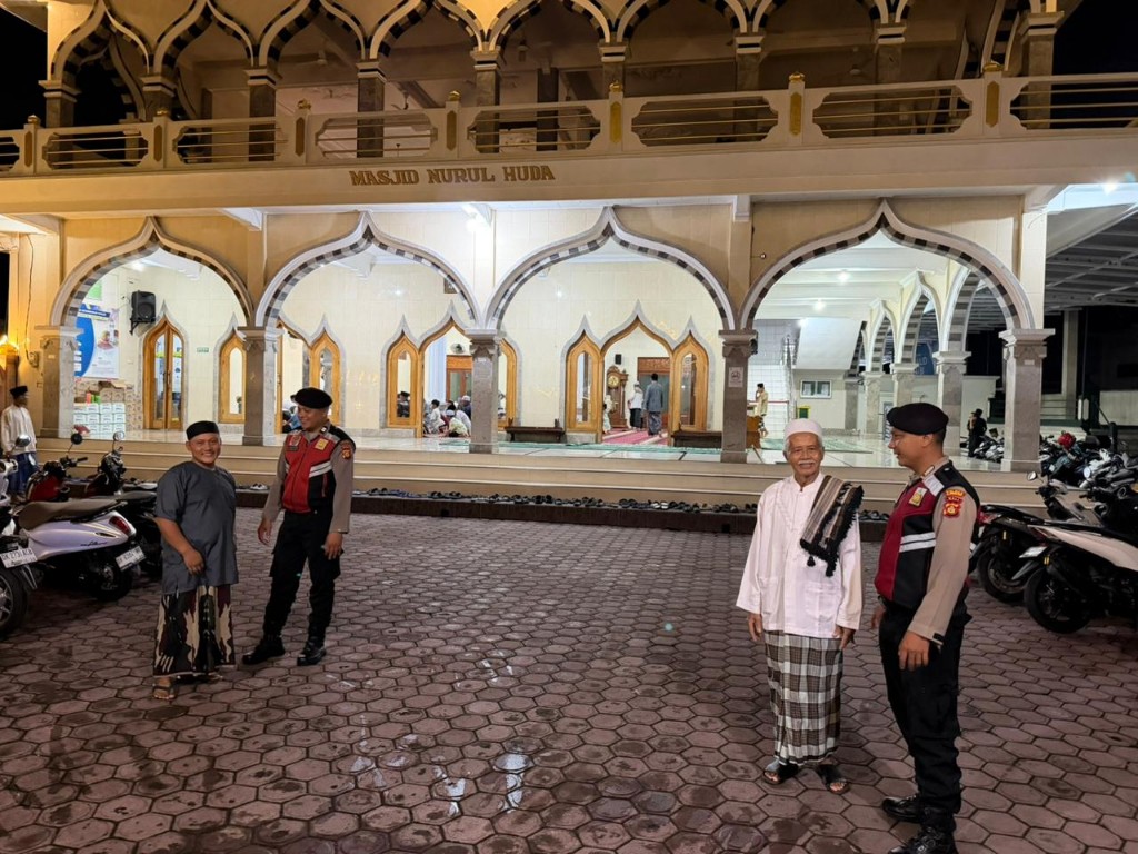 Sat Samapta Polres Klungkung Laksanakan Patroli Sahur di Masjid Nurul Huda.