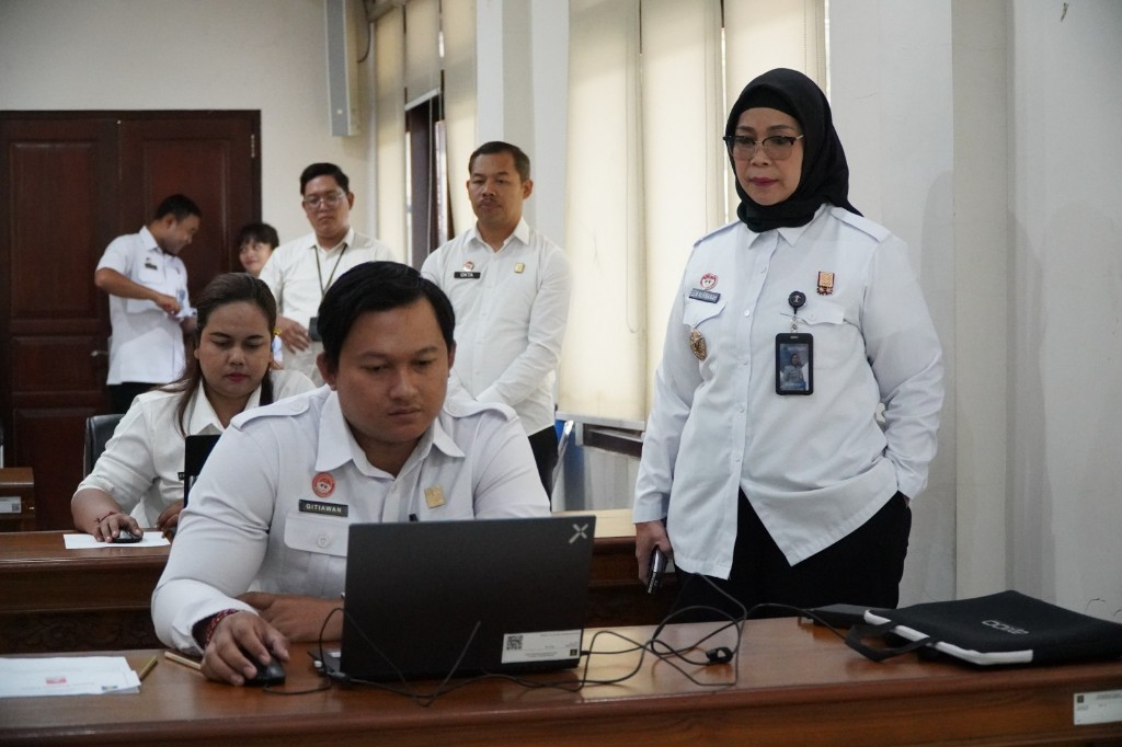 Empat Pegawai Ikuti Ujian Penyesuaian Ijazah dan Ujian Dinas...