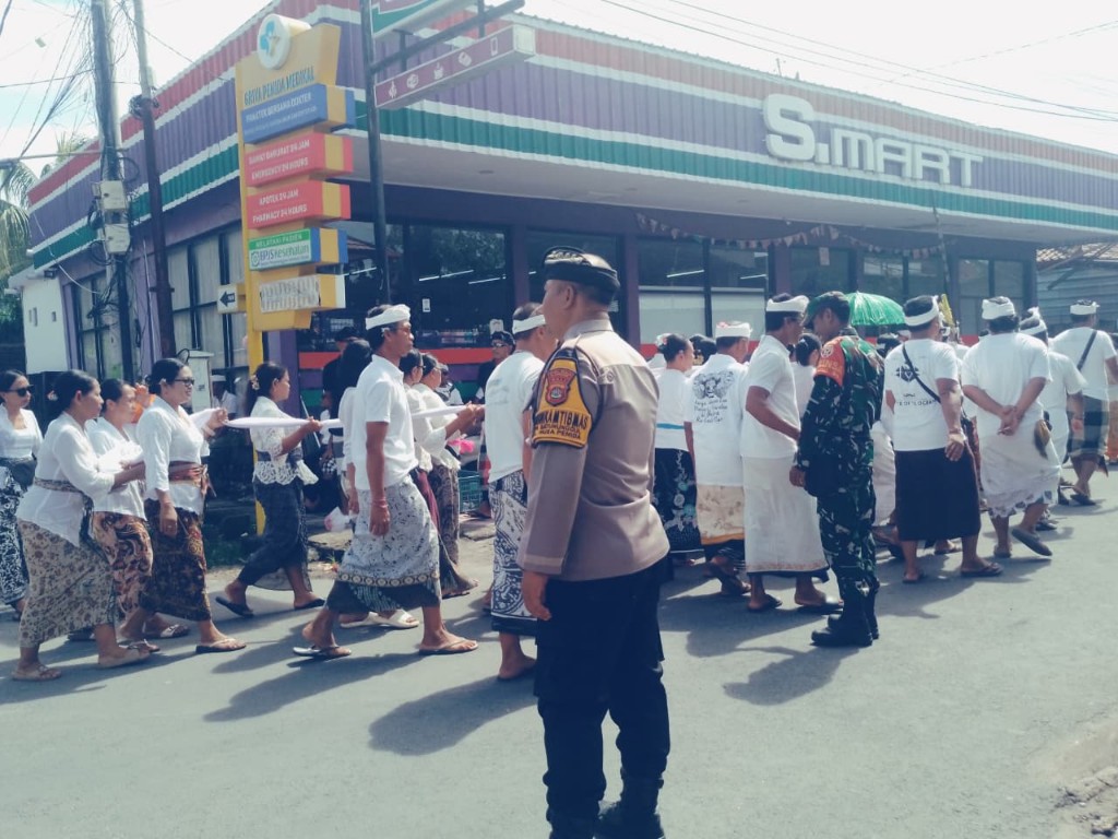 Rangkaian Upacara Ngaben Di Desa Adat Setra Batununggul Bergulir, Aaparat Gabungan hadir Beri Pengawalan