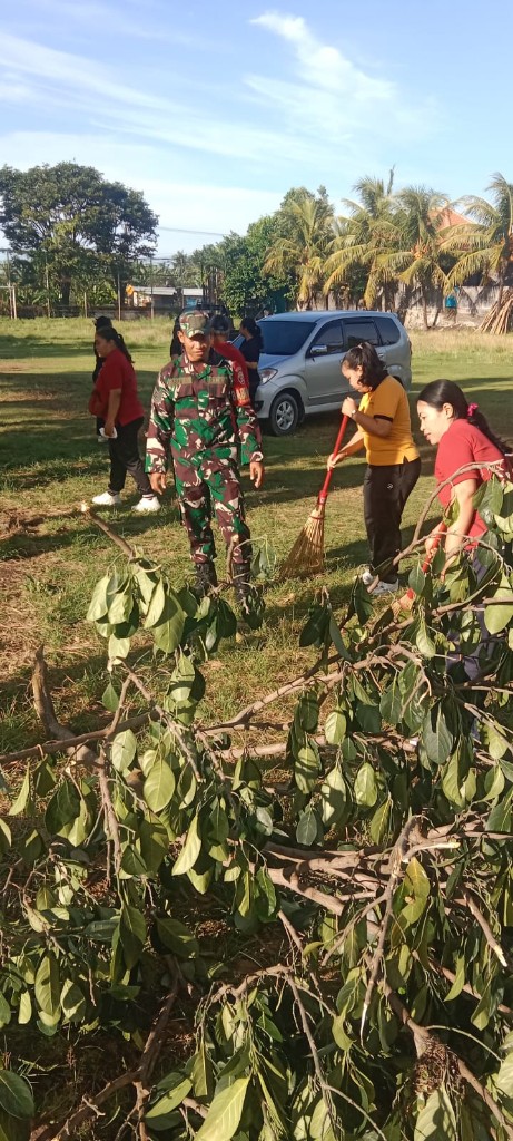 TNI Dan Pemcam Serta Pemdes Banjarangkan Gelar Aksi Bersih-Bersih Sampah