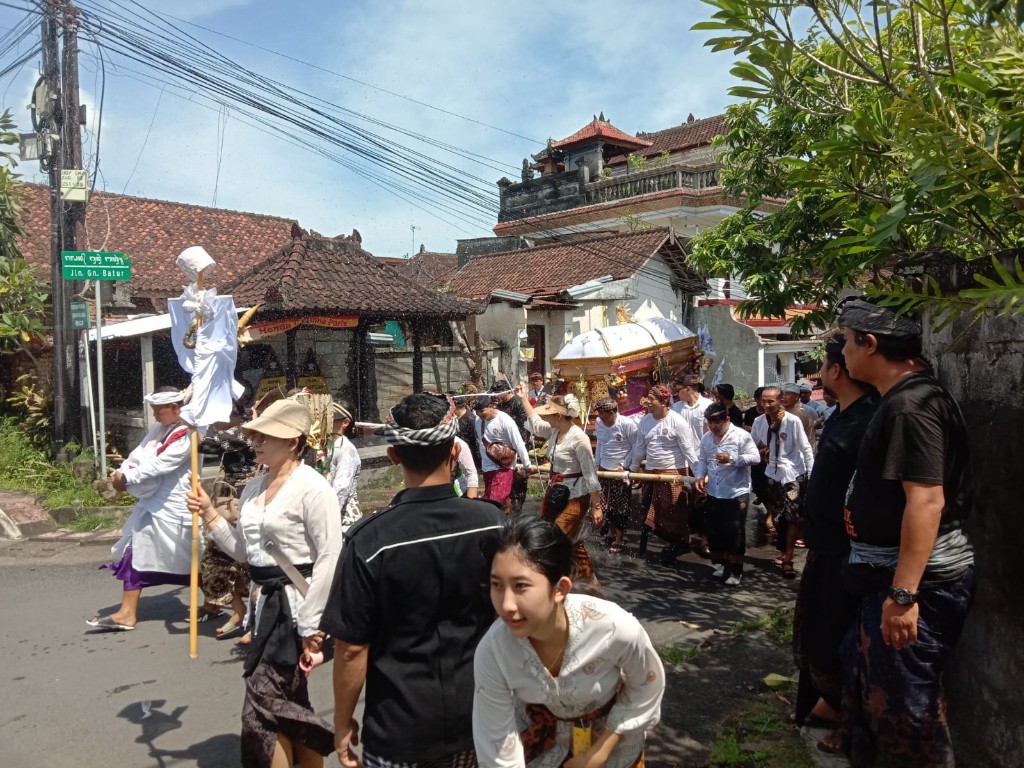 TNI Polri Dan Pecalang Di Klungkung  Pastikan Upacara Keagamaan Berjalan Aman Dan Lancar