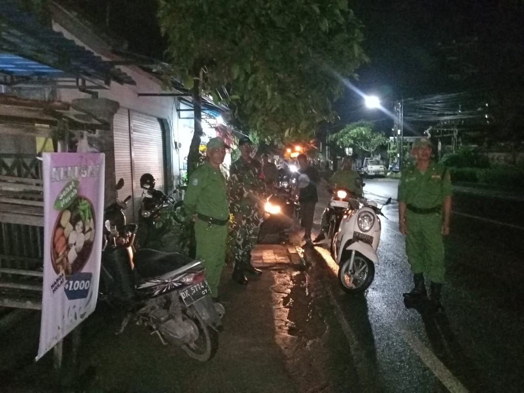 Babinsa Semarapura Kangin Gencarkan Ronda Malam