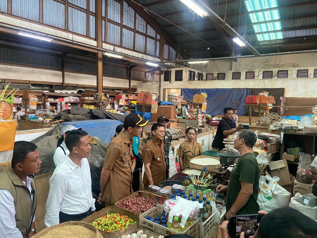 Polres Klungkung Bersama Pemkab Monitoring Harga Pangan di Pasar Galiran, Stok Aman Jelang Nyepi dan Idul Fitri