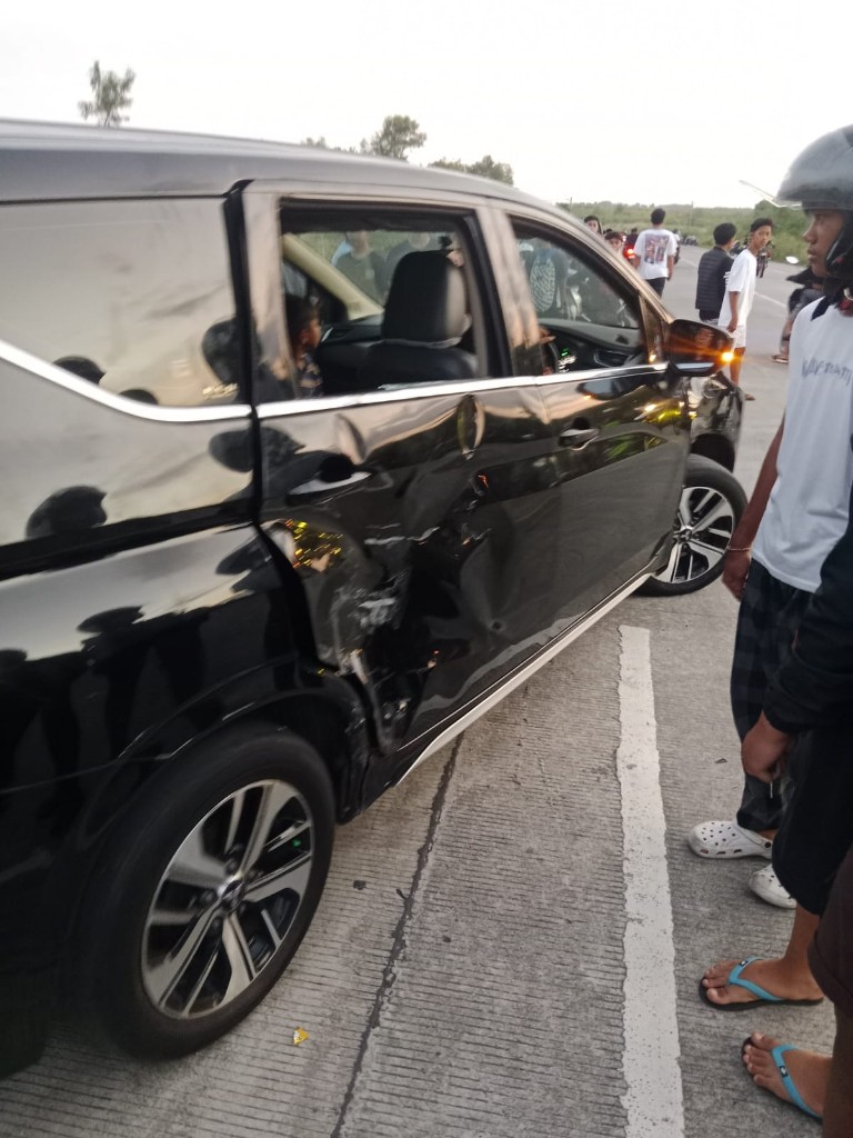 Dua motor ngebut tabrak mobil dilokasi jembatan merah Klungkung...