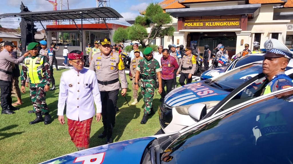 Gelar Pasukan Operasi Ketupat Agung 2026, Dandim Klungkung Bersama Kapolres Dampingi Bupati Klungkung
