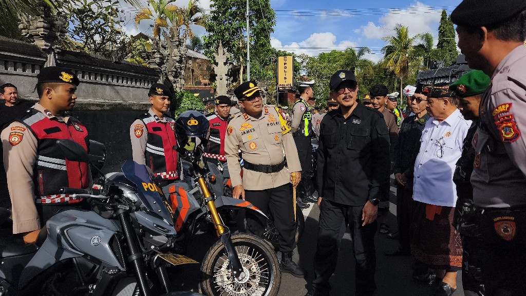 Kapolres Bangli Pimpin Apel Gelar Pasukan "Ketupat Agung 2026", Wakil Bupati Bangli Hadir Beri Dukungan Penuh. 
