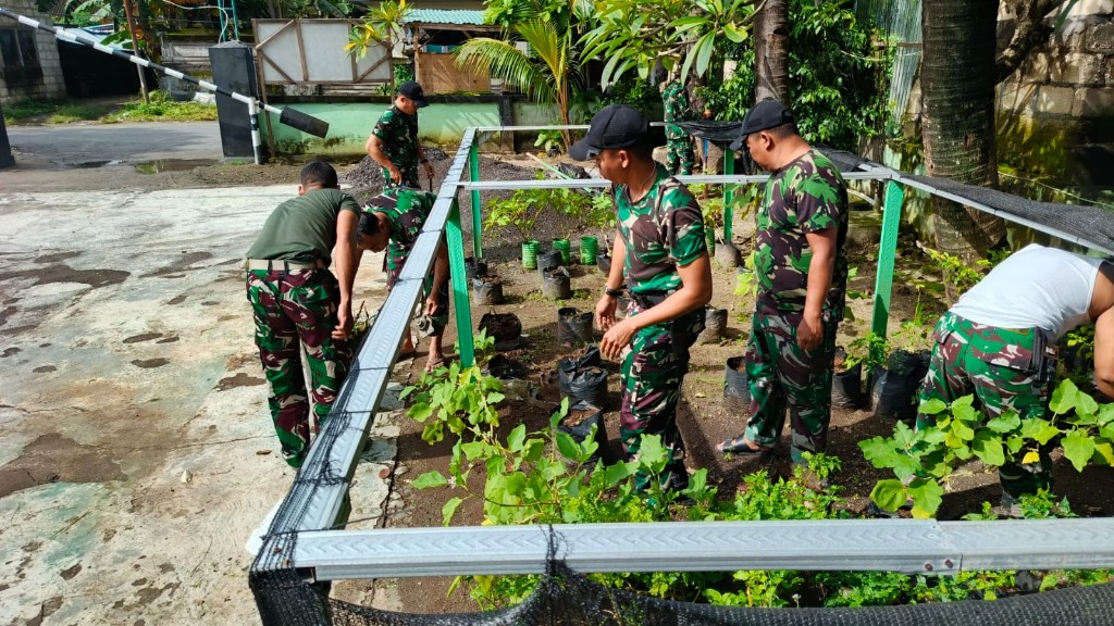 Jumat Bersih, Koramil Nusa Penida Bersih-Bersih Pangkalan