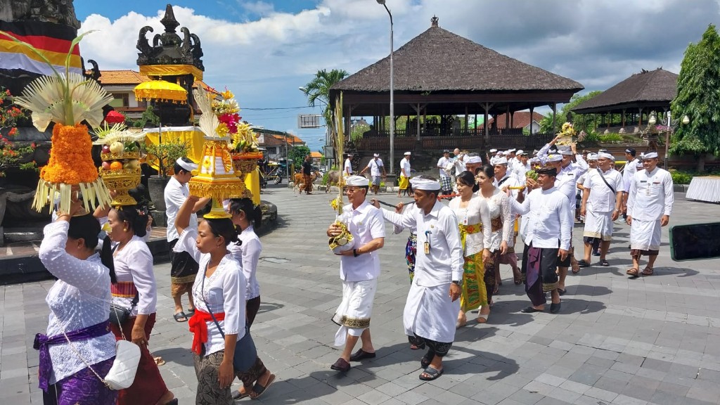 Songsong Nyepi, Pemkab Klungkung Gelar Mepepada Tawur Agung Kesanga