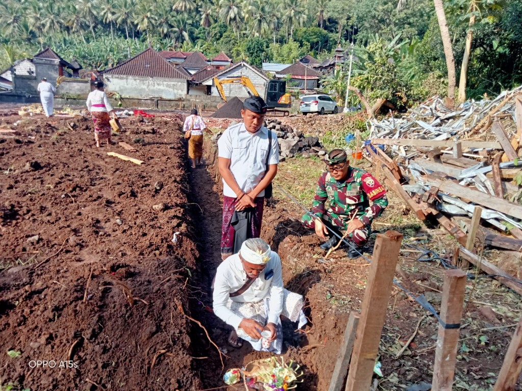 Babinsa Pikat Hadiri Upacara Keagamaan Ngeruak Di Lahan KDKMP