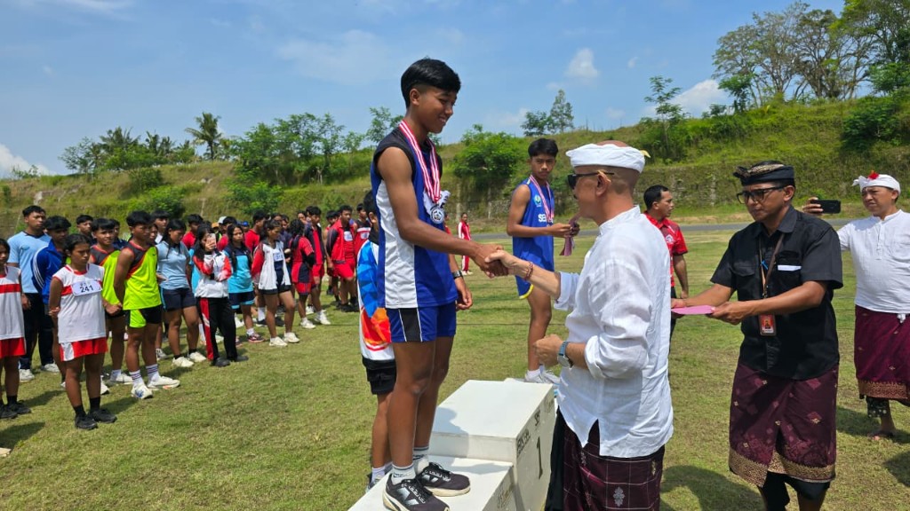 Buka Porjar Atletik 2026, Wabup Diar Targetkan Lahirnya Atlet...