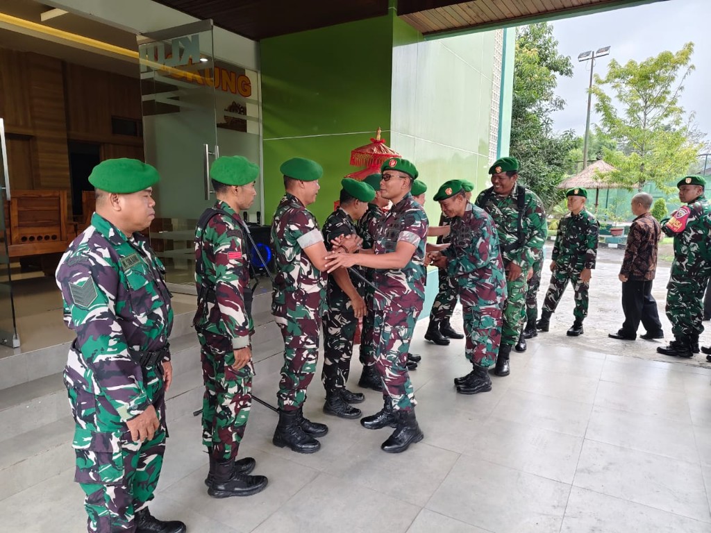 Dandim Klungkung Gelar Jam Komandan, Sampaikan Perkembangan Situasi Global