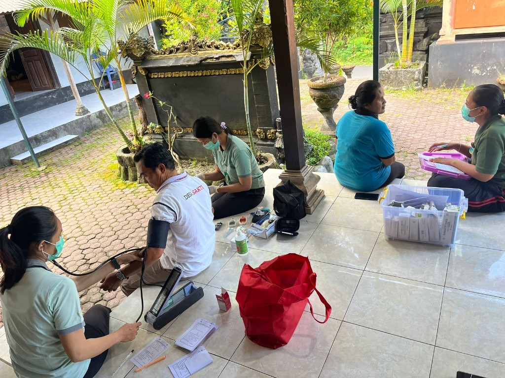Kolaborasi TNI Dan Puskesmas, Babinsa Sakti Dampingi Cek Kesehatan Gratis
