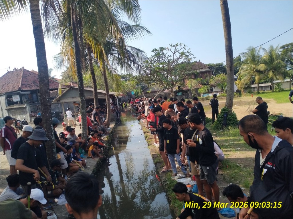 Babinsa Negari Kawal Lomba Mancing Air Deras