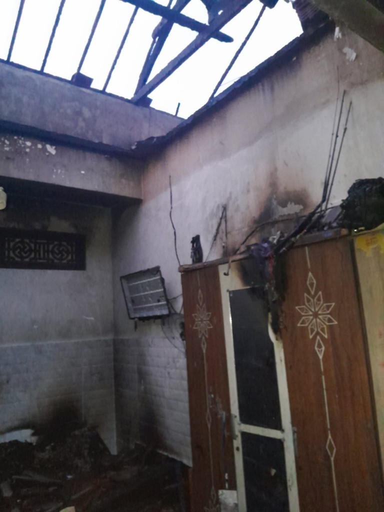 Rumah Warga Kelurahan Semarapura Kangin Ludas Terbakar Diduga Korsleting Listrik 