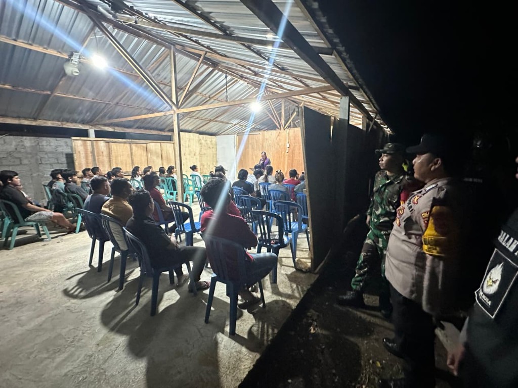 Gelar Pengawalan Dan Pengamanan Ibadah Jumat Agung, Babinsa Lembongan Pastikan Kegiatan Keagamaan Warga Aman Dan Kondusif