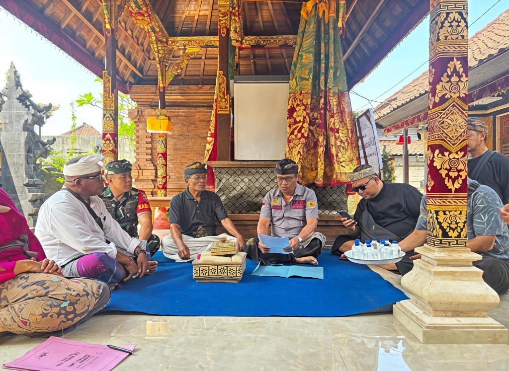 Melayat Di Dusun Pau, Sertu Agustana Tunjukkan Empati Babinsa Akan Duka warga

