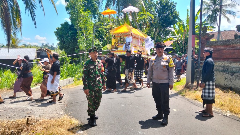 Optimalkan Tupoksi Aparat Kewilayahan, Danramil Banjarangkan Terjunkan Babinsa Amankan Ngaben Di Tiga Desa