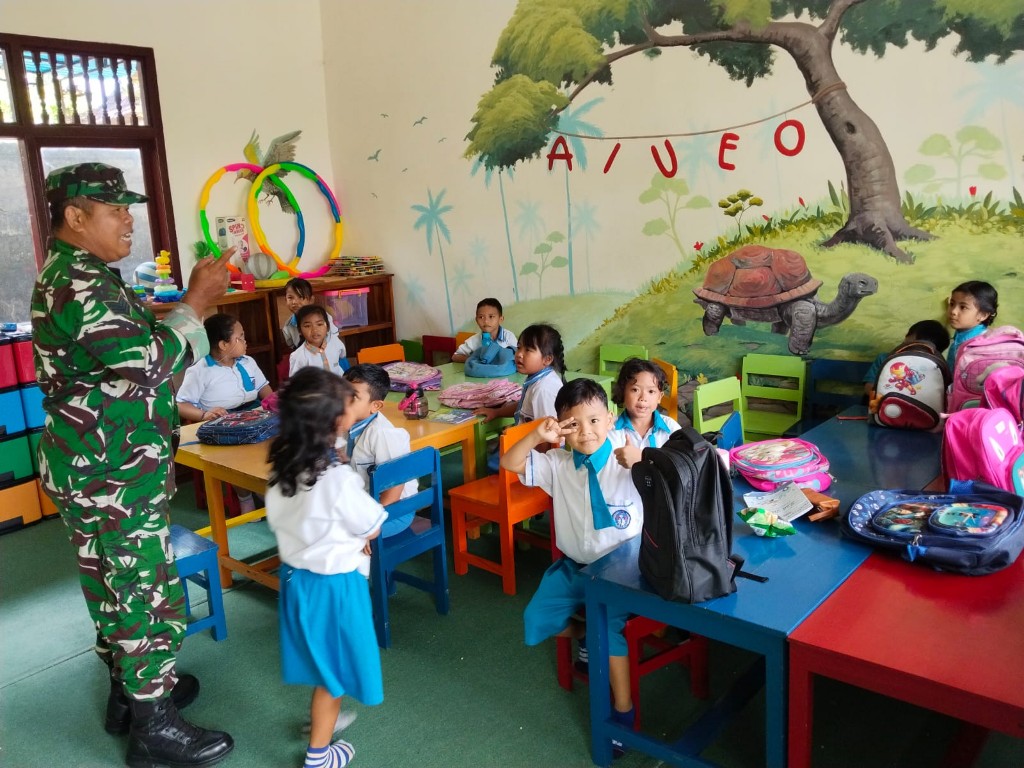 Bentuk Karakter Sejak Usia Dini, Serma Wayan Sukadana Motivasi Anak TK Widya Bhuana Sari