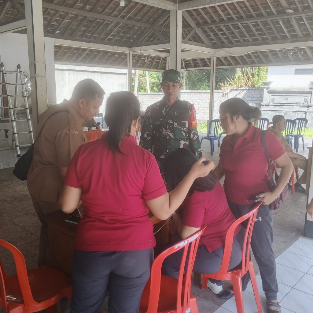 Dorong Peningkatan Kualitas Kesehatan Masyarakat, Posyandu Terintegrasi Di Banjar Sulang Didampingi Babinsa