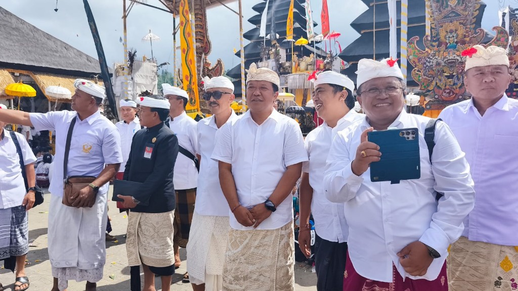 Pemkab Bangli Gelar Bhakti Penganyar di Pura Agung Besakih serangkaian Karya Ida Betara Turun Kabeh