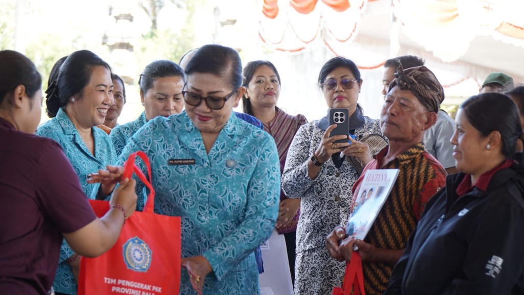 TP PKK Provinsi Bali Gelar Aksi Sosial hingga Edukasi Pengolahan Sampah Berbasis Sumber di Kintamani. 