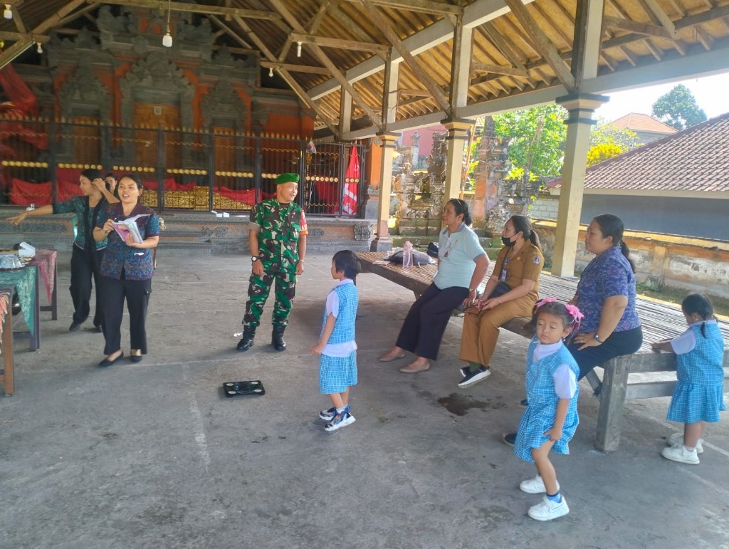 TNI Peduli Kesehatan Anak, Babinsa Bakas Dampingi Posyandu Pastikan Layanan Kesehatan Tepat Sasaran